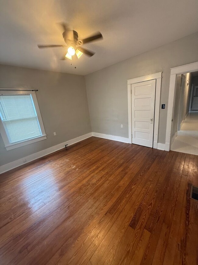 Building Photo - 3 Bed/1 Bath Home with Cellar
