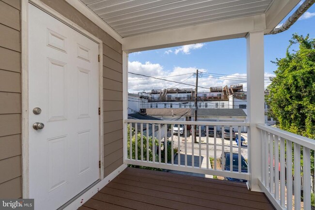 Building Photo - 1330 S Charles St