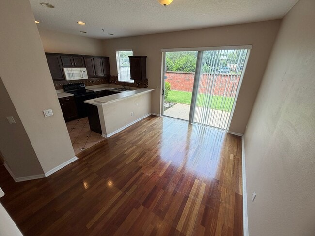 Building Photo - 9434 Silver Buttonwood St