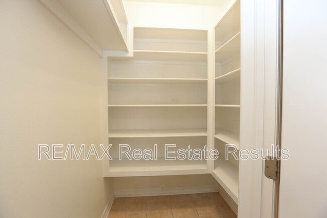 Building Photo - 5602 S Bent Tree Dr