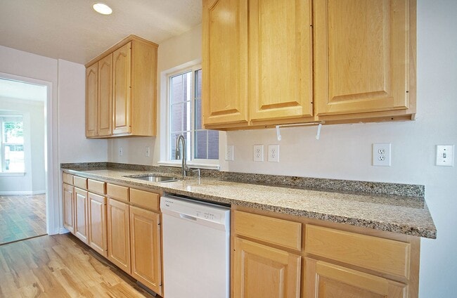Building Photo - 1026 E 100 S