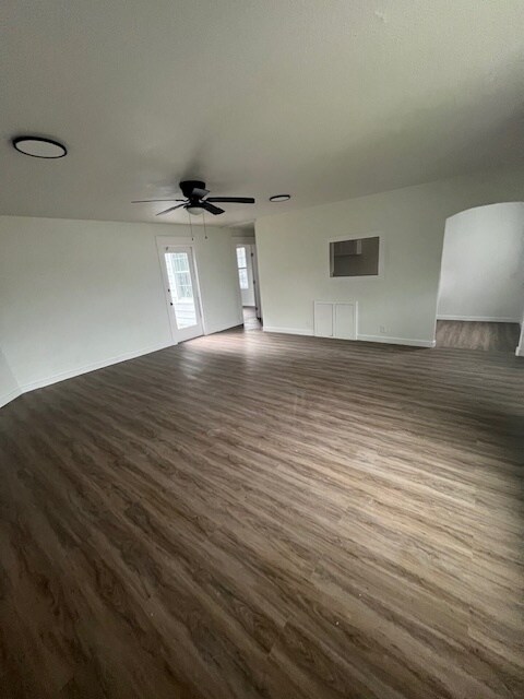 Building Photo - 1601 Cambridge Dr