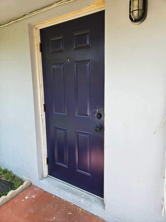 Building Photo - 6231 SW 37th Ct