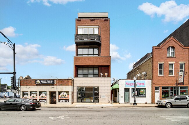 Primary Photo - 1552 W Fullerton Ave