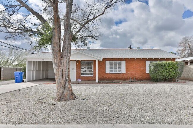 Building Photo - 2129 W Weldon Ave