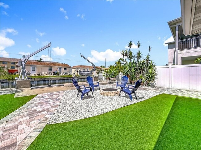 Building Photo - 572 Baywood Dr N