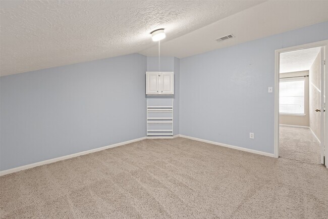 Building Photo - 2330 Everest Way