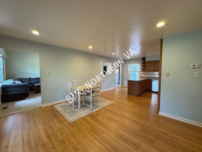 Building Photo - 8903 Tudor Ln