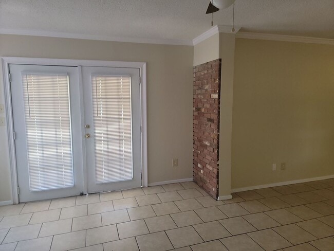 Building Photo - 3 BD 1.5 BA Ocean Springs Rental in the Go...