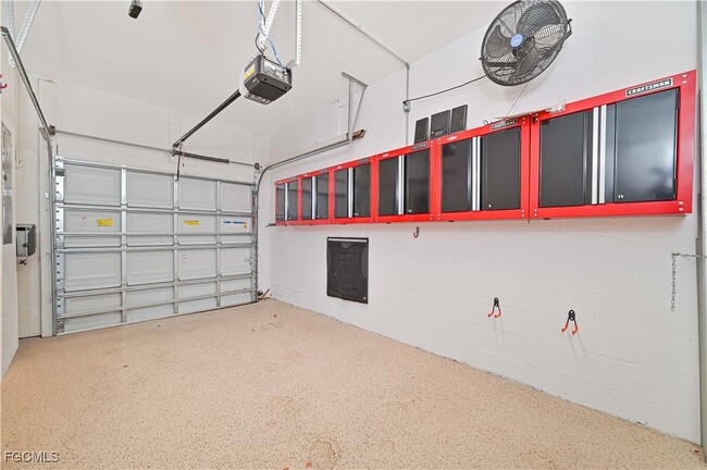 Building Photo - 10120 Tin Maple Dr