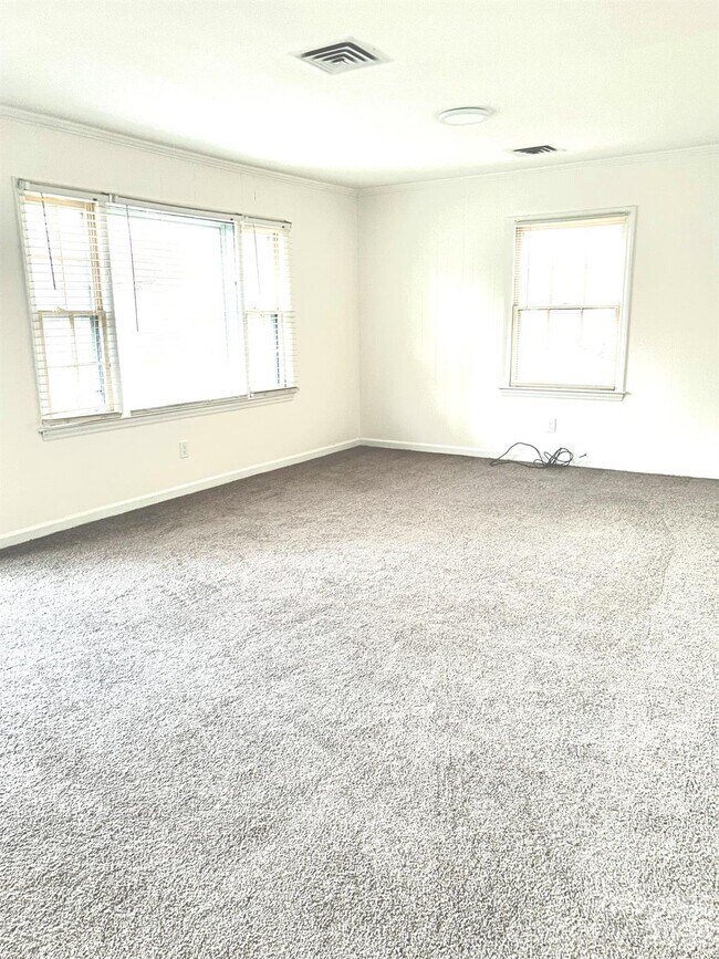 Building Photo - 815 W Mauney Ave