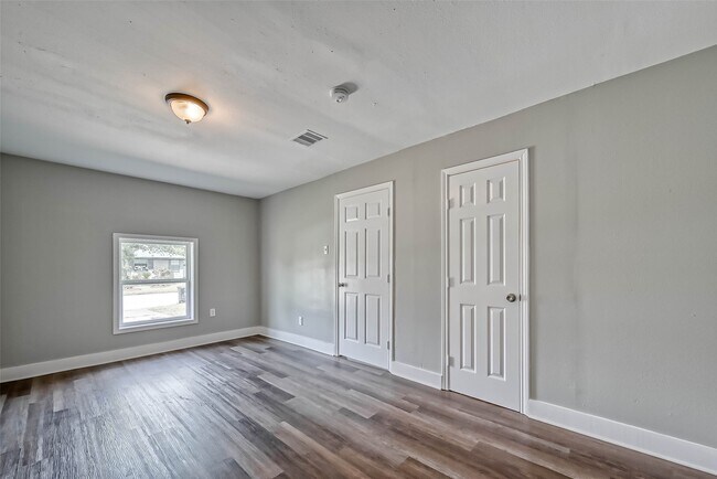 Building Photo - 5606 Elm Spring Dr