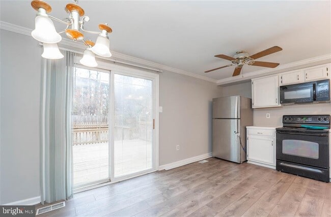 Building Photo - 9428 Orbitan Ct