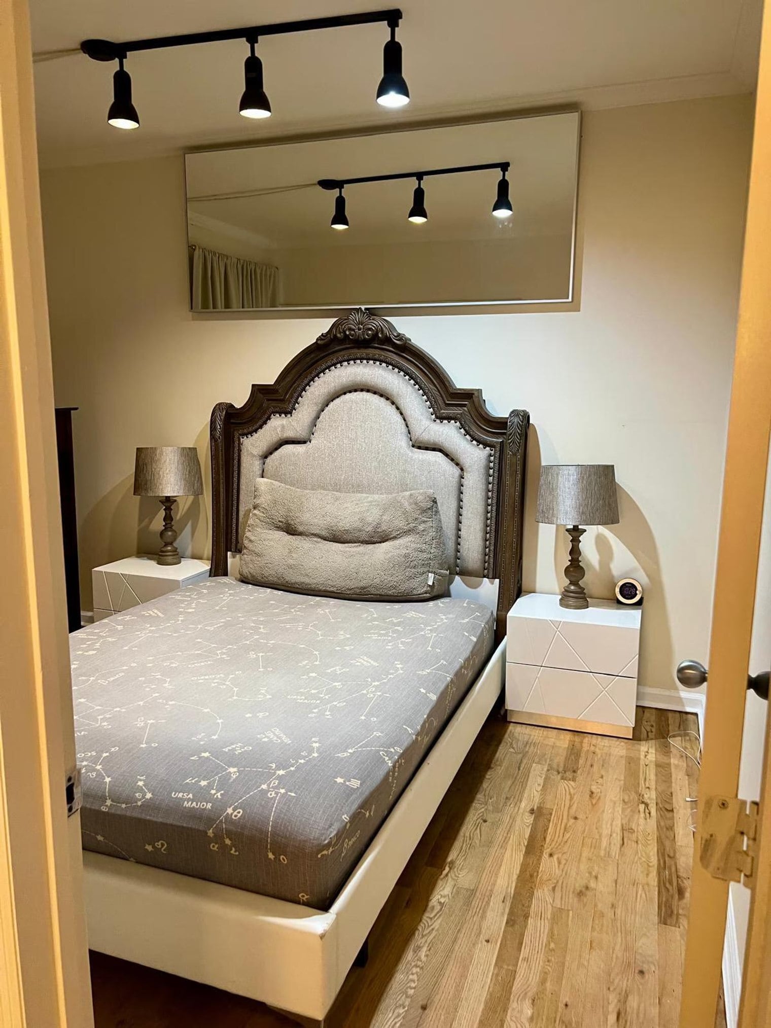 Building Photo - 221 E 50th St