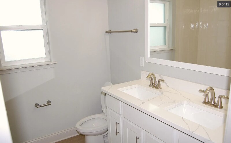 Building Photo - 377 Palm Dr