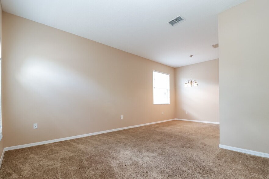 Building Photo - 8101 Pea Tree Ct