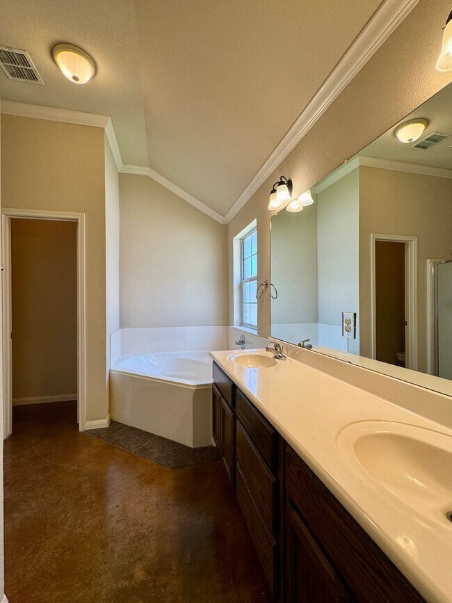 Building Photo - 400B Chapel Trail Cir