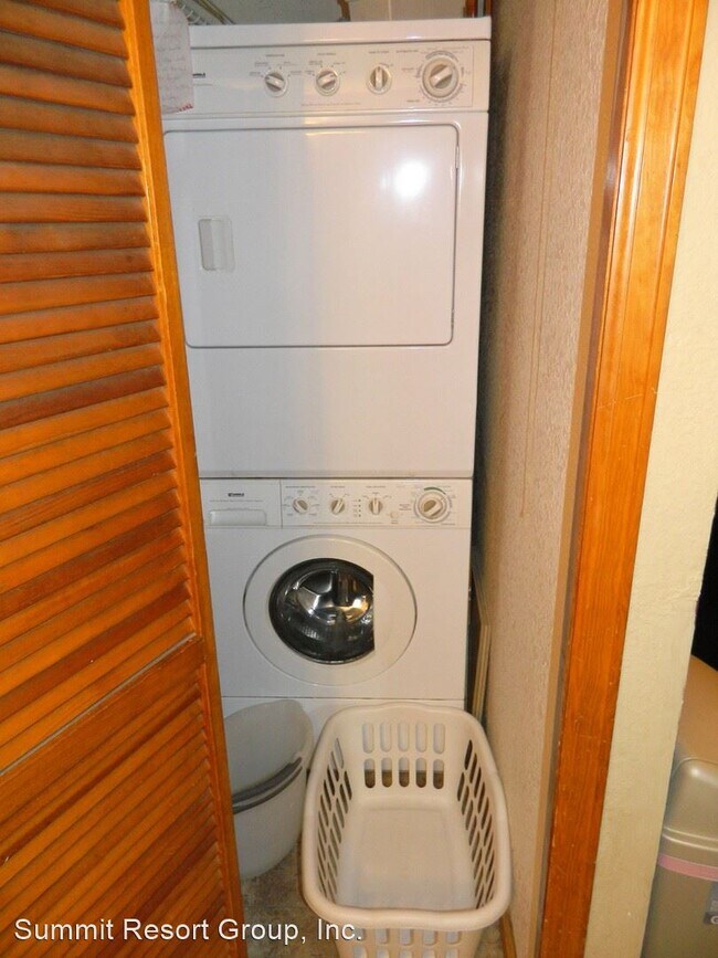Building Photo - 2 br, 2 bath House - 533 Rainbow Village 6...
