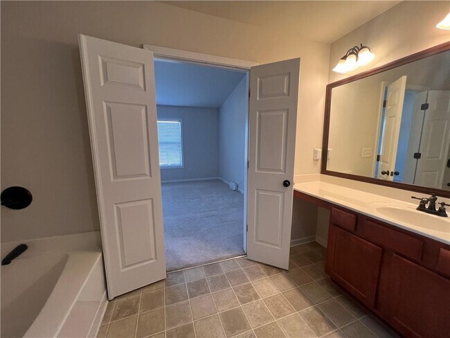 Building Photo - 4957 Sherwood Way