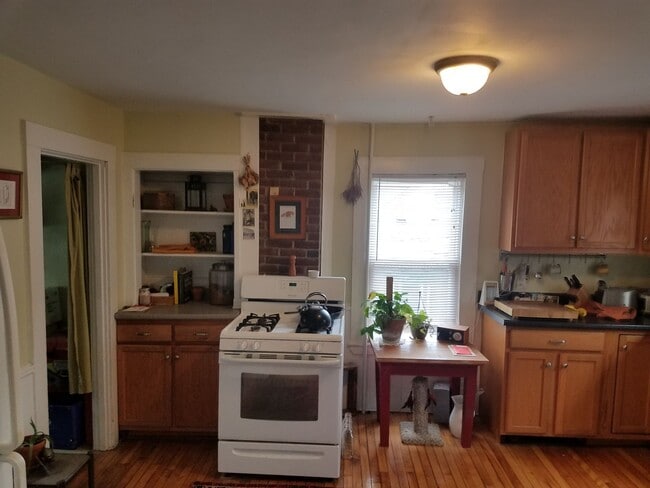 Building Photo - 14 Hamlin Ct