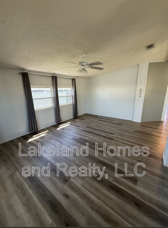 Building Photo - 1811 Sherwood Hill Dr