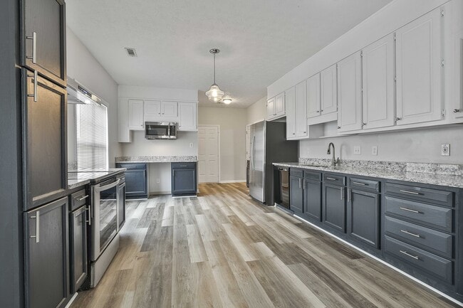 Building Photo - 440 Autumn Glen Cir