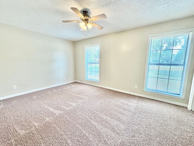 Building Photo - Spacious 3-Bedroom Home
