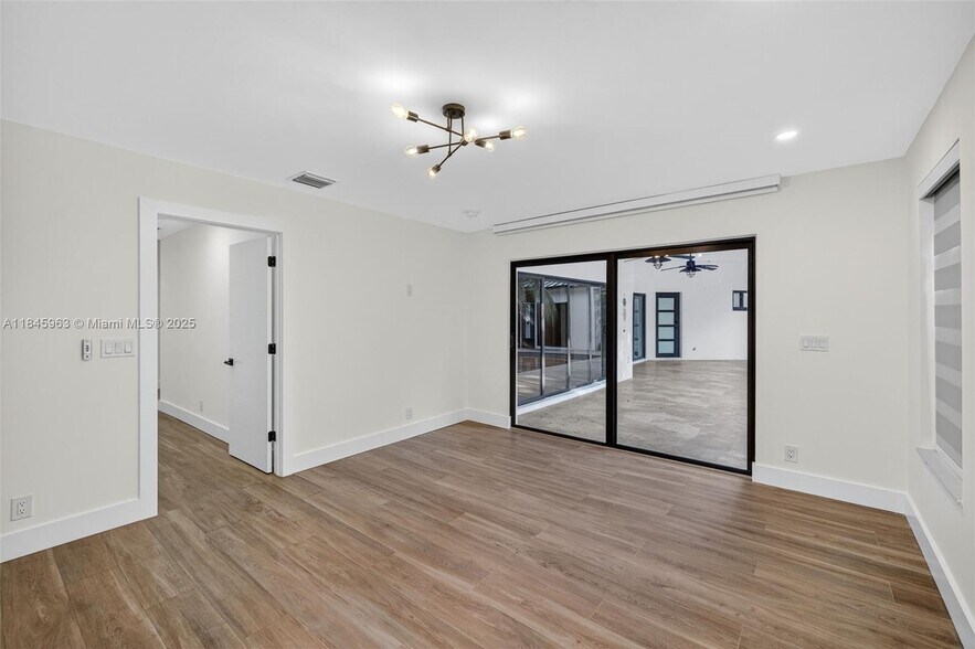 Building Photo - 1511 SW 30th Pl