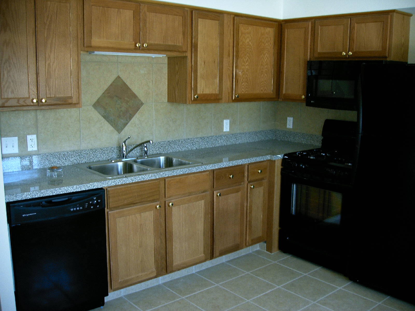 Oak cabinets and black appliances - 1319 Argo Ln