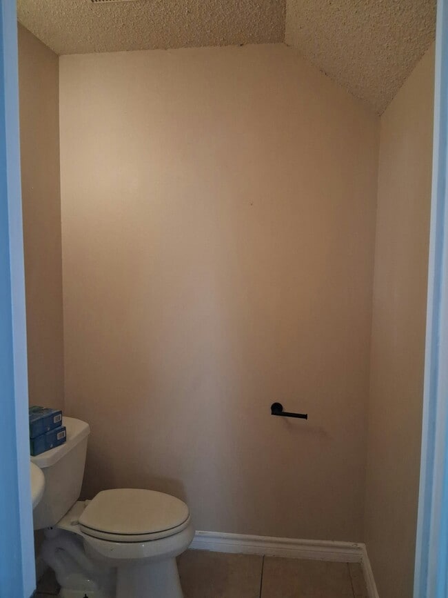 Building Photo - 874 Fillmore Dr