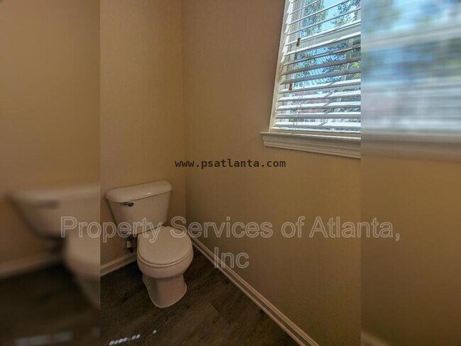 Building Photo - 600 Gonzaga Cir