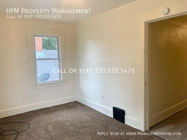 Building Photo - 1729 Edwards Ave NE