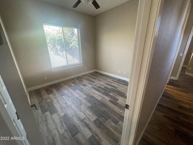 Building Photo - 4263 E Maplewood Ct