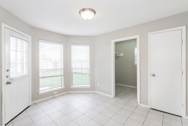 Building Photo - 627 Bold Ruler Dr