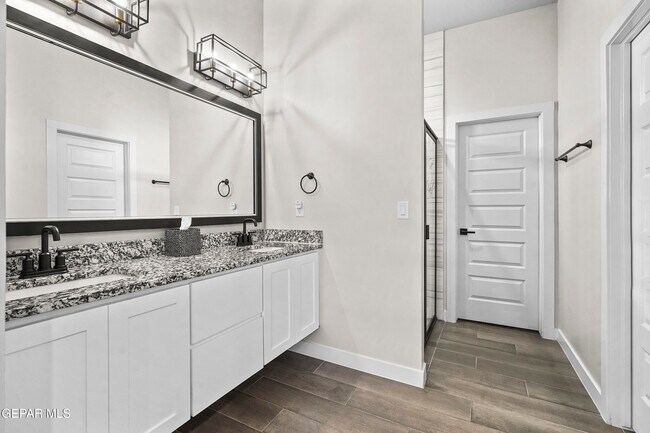Building Photo - 620 Paseo Modesto Dr