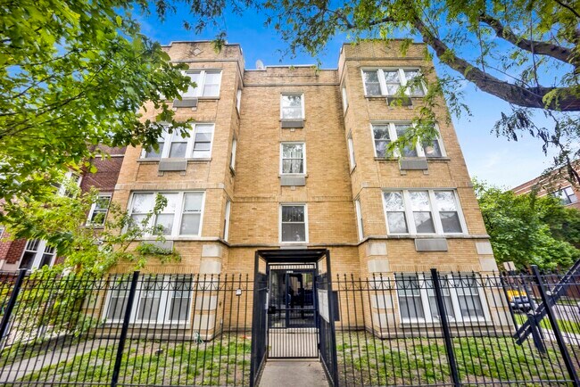 Primary Photo - 2456 N Hamlin Ave