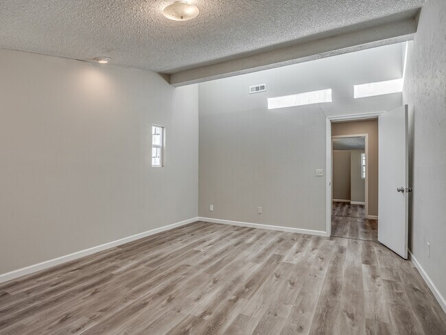 Building Photo - 6409 Miles Ln