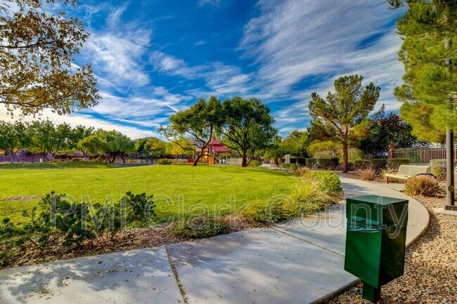 Building Photo - 8912 Ochoa St