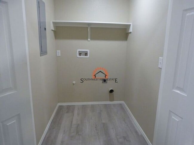 Building Photo - Modern 2 bedroom 2 bath apartment