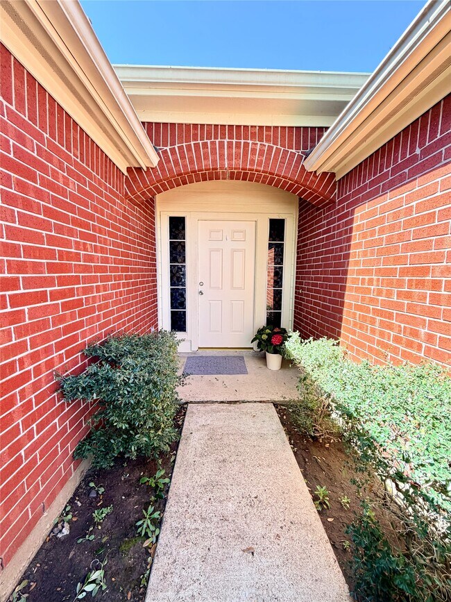 Building Photo - 23023 Canal Rd