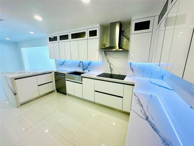 Building Photo - 8160 W 18th Ct