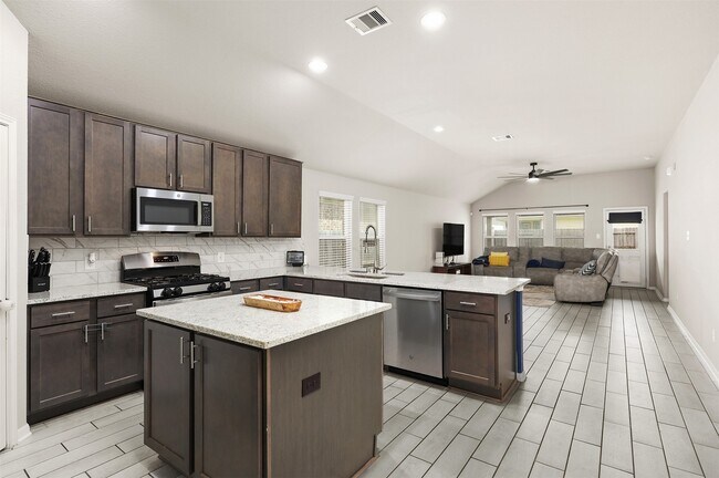 Building Photo - 2214 Sand Lily Dr