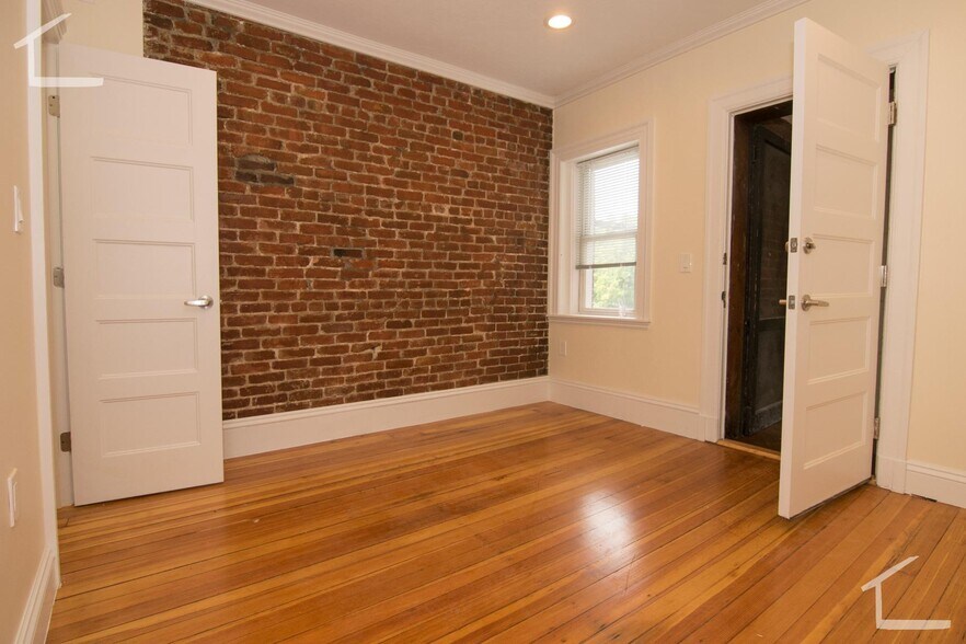 Building Photo - 1616 Beacon St