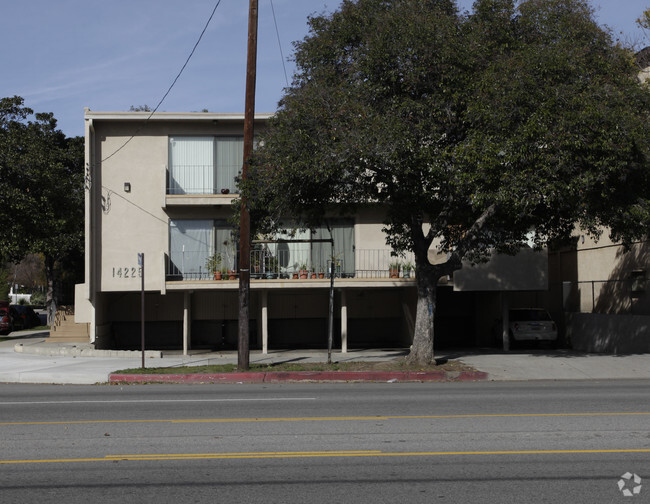 Building Photo - 14225 Burbank Blvd