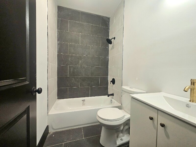 Building Photo - 11 Thomas St