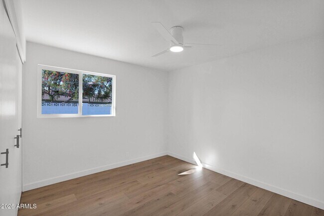 Building Photo - 501 W Seldon Ln