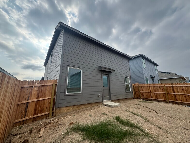 Building Photo - 2843 Red Diamond