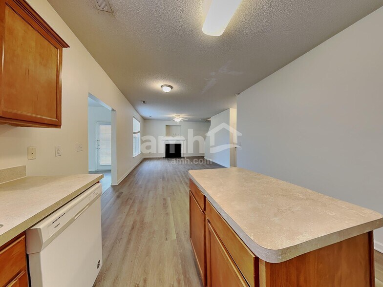 Building Photo - 6004 Glen Way Dr