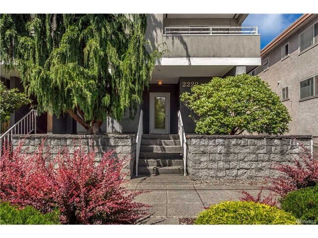 Building Photo - 2bd/1.75ba Seattle Condo