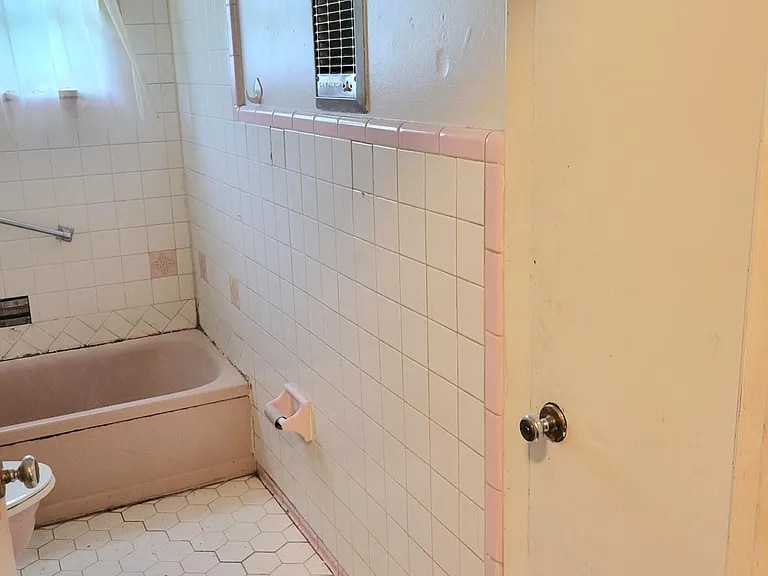 Building Photo - 1032 Capri Cir